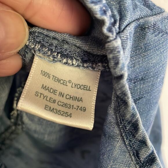 Cloth & Stone Chambray Blue Split Back Button Up Shirt Tencel Preppy Western - Picture 5 of 6